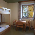 Hostal Junges Zell Am *