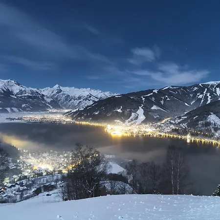 Junges Zell Am 젤암제