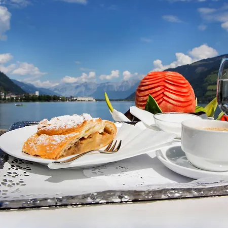 호스텔 Junges Zell Am 젤암제