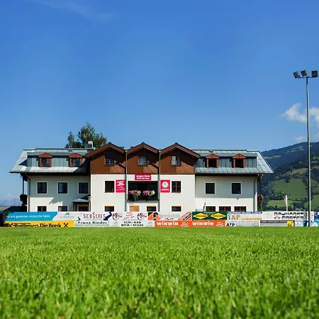 Junges Zell Am 젤암제