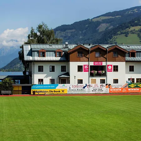 ホステル Junges Zell Am *