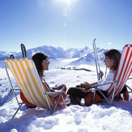 Junges Zell Am 호스텔