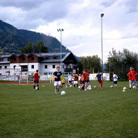 Junges Zell Am *