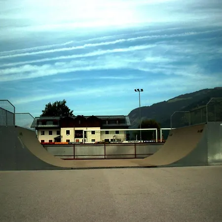 Junges Zell Am Hostel *