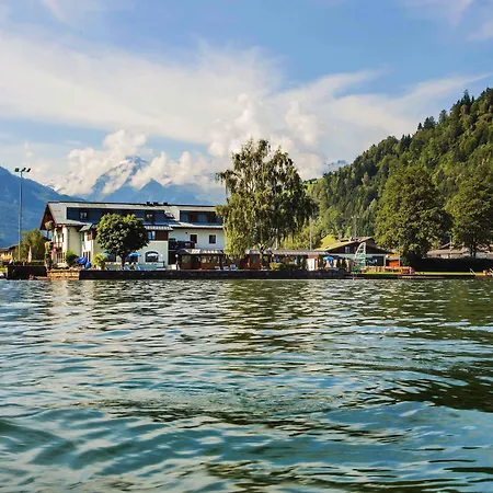 Junges Zell Am Хостел *