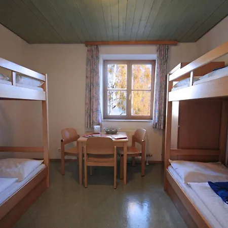 Junges Zell Am Хостел